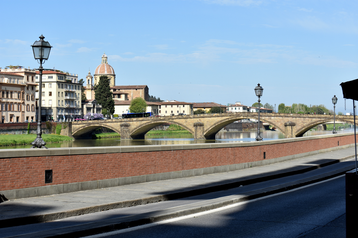 Firenze - view of Ponte alla Carraia
