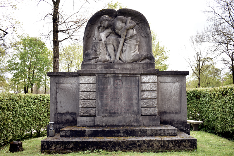 Munchen Nordfriedhof - Gefallenen-Denkmal