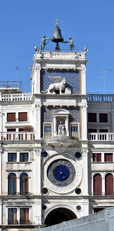 Venezia - mechanical bell-ringers outside San Marco
