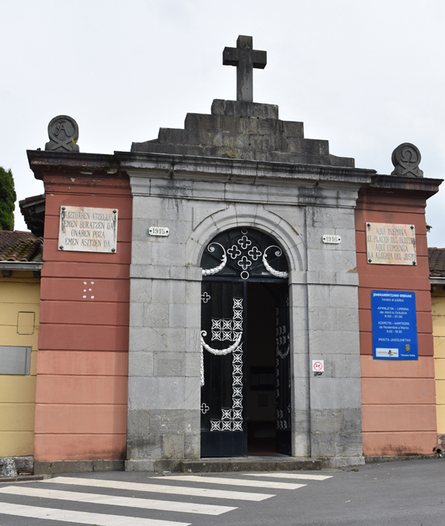 Tolosa Cementerio - entry portal