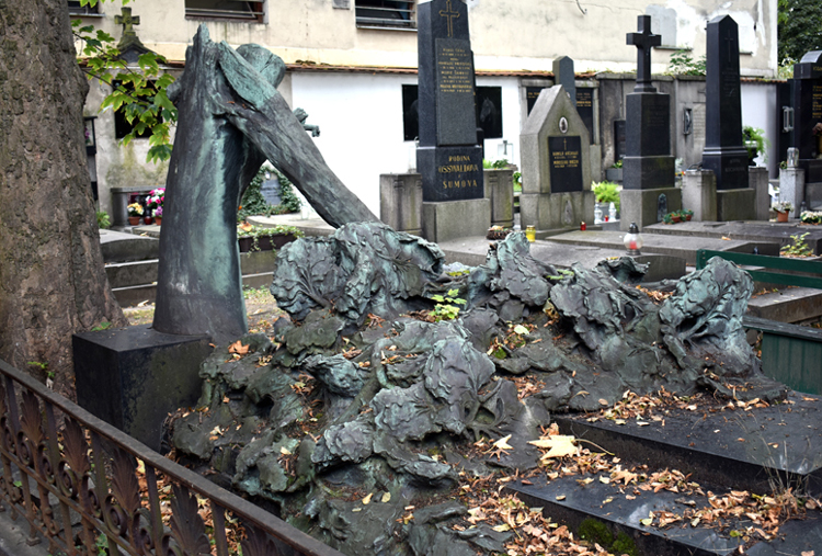 Prague Olsany Cemetery - broken tree of life metaphor