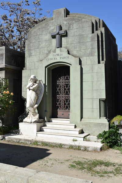 Santiago - Cementerio General - Concha Parot mausoleum - Monteverde angel lookalike