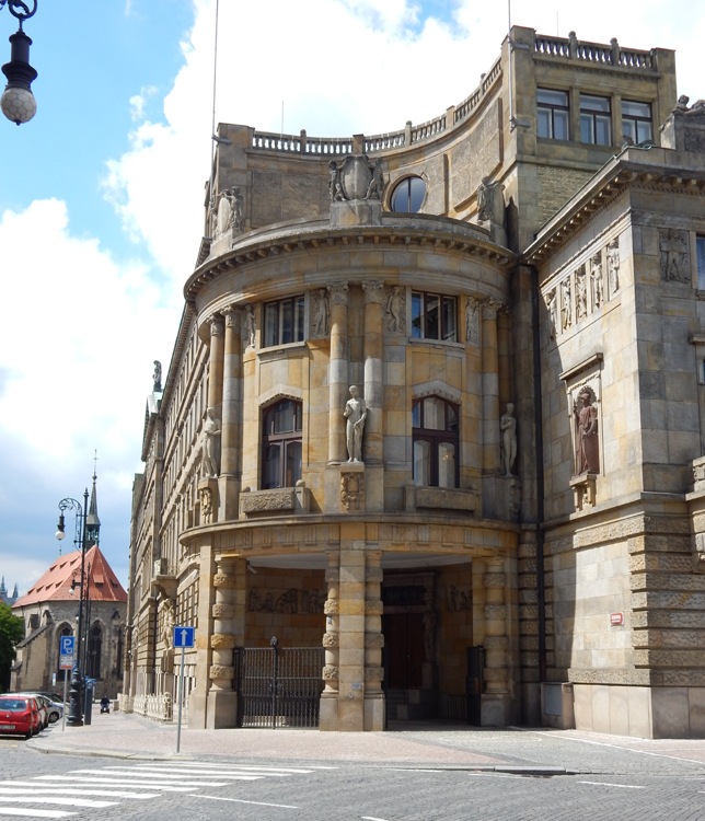 Praha - Trade Ministry building, SouthEast portico
