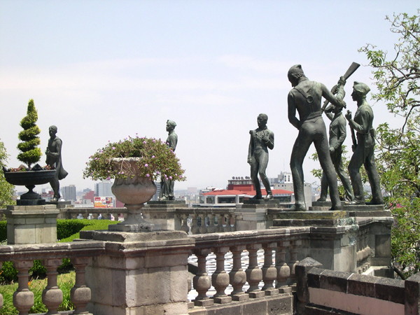 Mexico D.F., Ninos Heroes statues, Castillo de Chapultepec