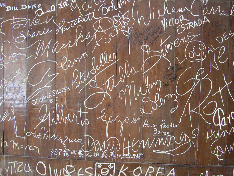 Acapulco - El Mirador Hotel, restaurant wall signatures