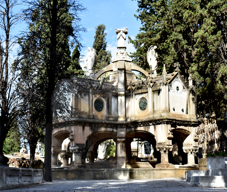 Barcelona - Cementiri Montjuic - Bastinos multiple sarcophagi