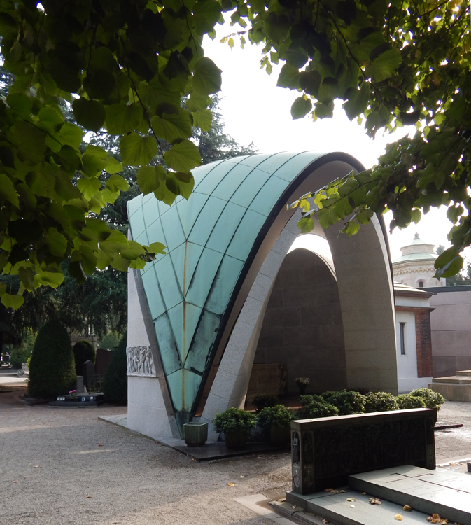 Cimitero Monumentale di Milano, Tomba Famiglia Franco Dompe di Mondarco, scultore Nando Conti