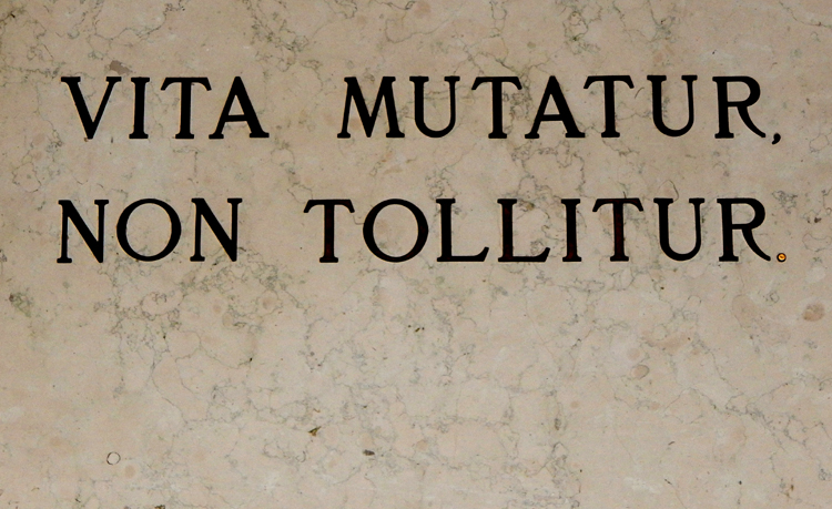 Cimitero Monumentale di Verona, slogan inscriptions