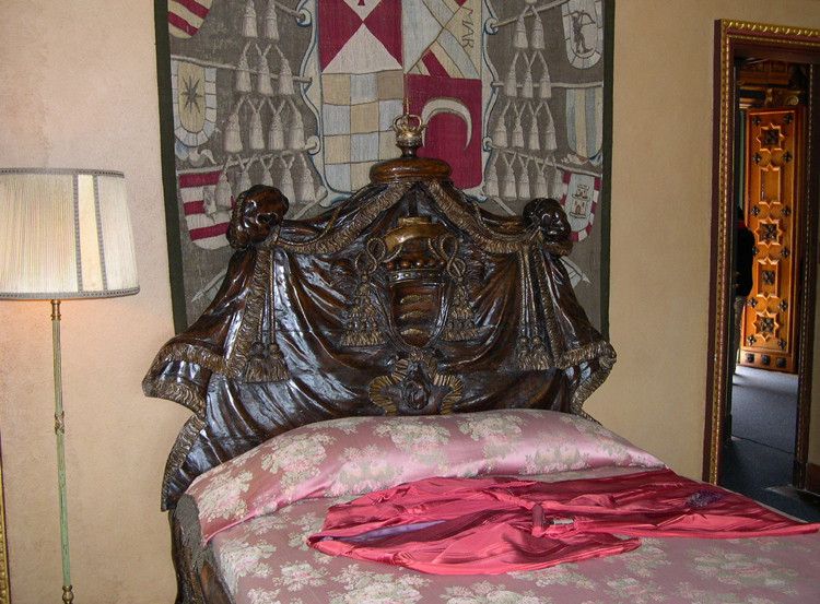 Hearst Castle - 'Richelieu' bed