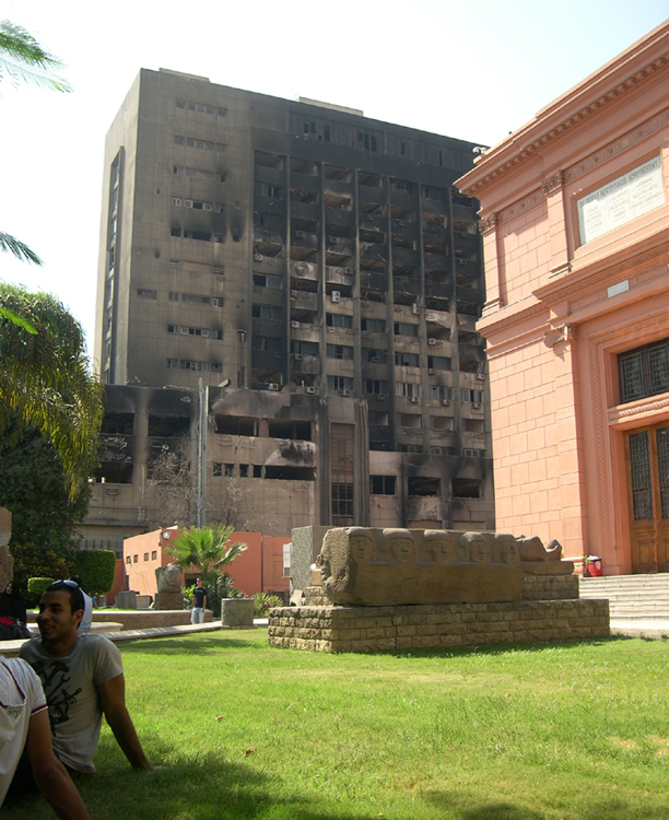 Cairo - Egyptian Museum and burned-out hotel
