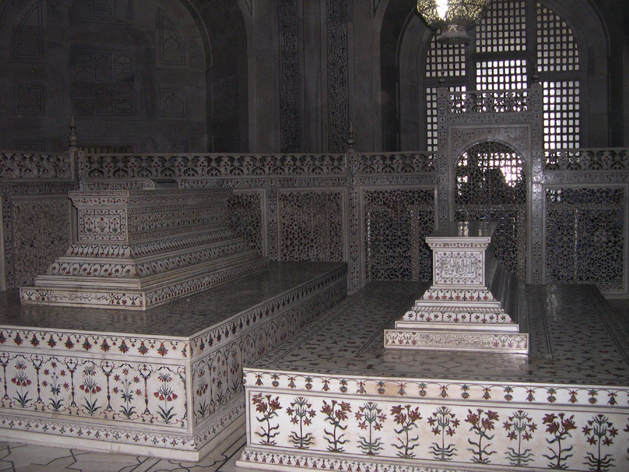 Taj Mahal, Agra - cenotaphs