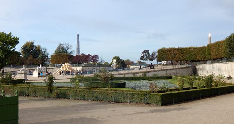Tour Eiffel, seen from Jardin des Tuileries, Paris