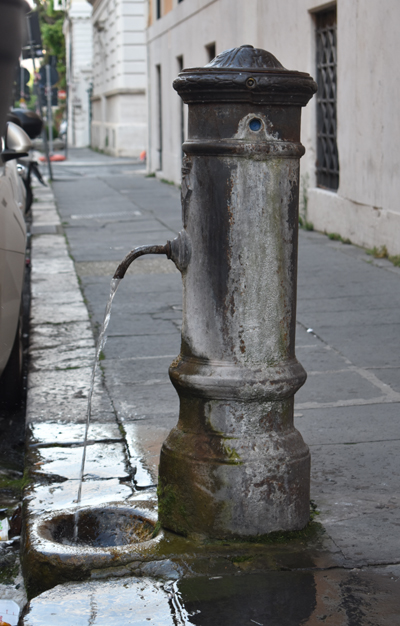 Roma - street water fountain