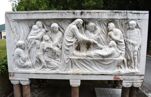 Savona - Cimitero - Gualco Sarcophagus - side