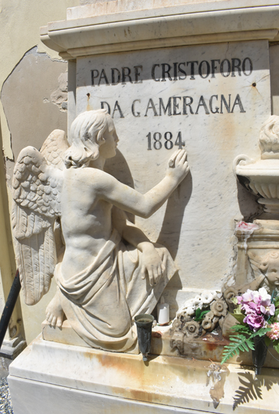 Varazze - Cimitero - Tomba Padre Cristoforo da Gameragna - angel writing