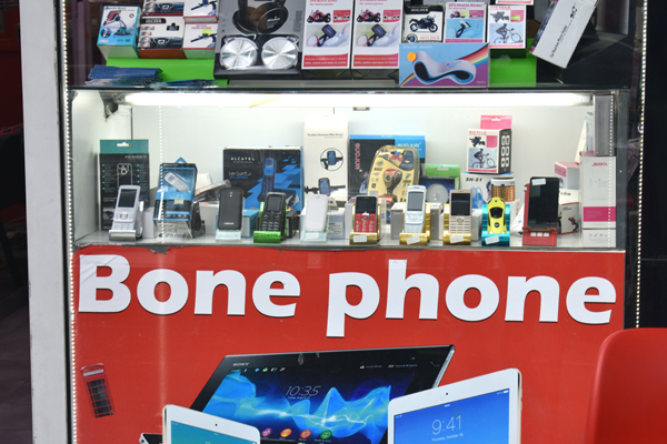Bone Phone ad, Lyon