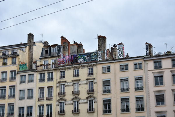 graffiti at Place des Terreaux, Lyon
