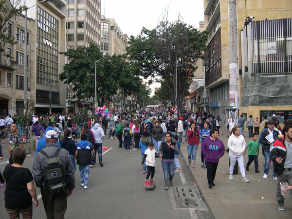 Bogota - Carrera 7 holiday crowd