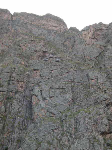 Machu Picchu - dwellings perched on cliff at Estacion Pachar