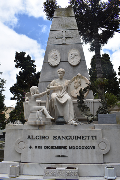 Tumba Sanguinetti, Santo Saccomanno, sculptor, Cementerio Central, Montevideo