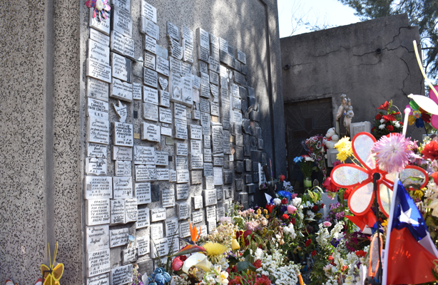 Santiago - Cementerio General - remembrance wall