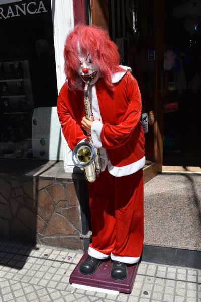 Rosario - clown Santa playing saxophone (mannequin)